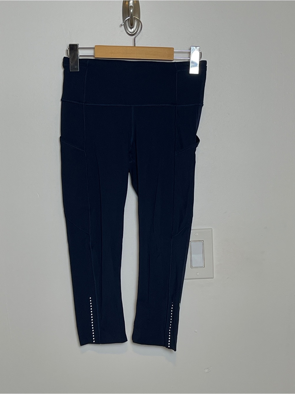 Lululemon women’s Cropped Active Leggings with Side Pockets size 6